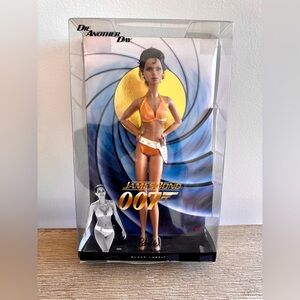 James Bond 007 2009 Jinx Halle Berry Barbie Doll Mattel collectors item